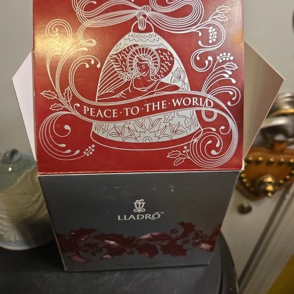 Lladro 2007 Porcelain White Bell Ornament - Picture 3 of 12